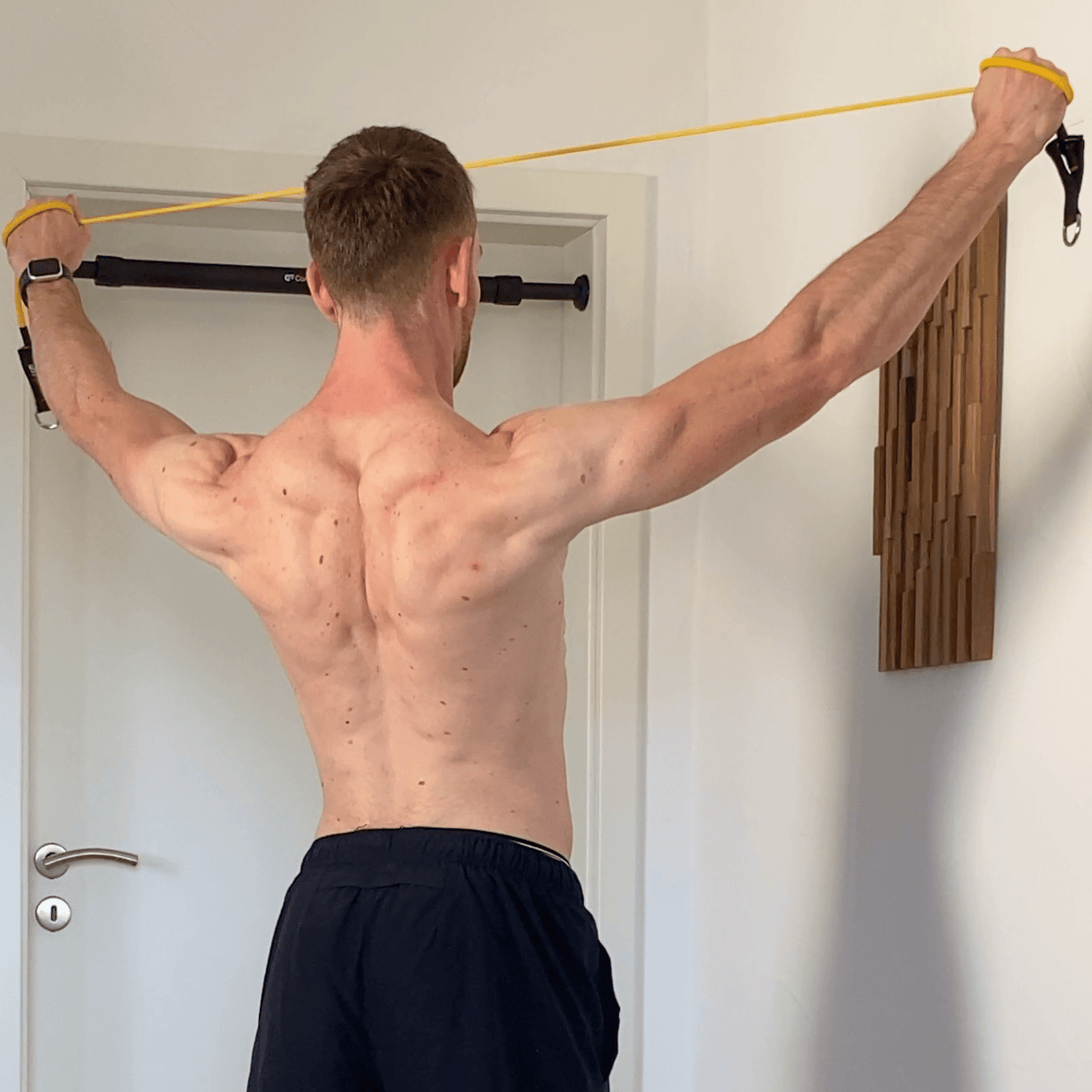 Faire du sport à la maison avec élastiques : prendre du muscle